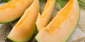 Dürfen Hunde Honigmelone essen? Was du wissen solltest!